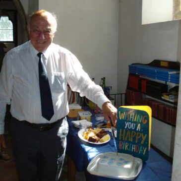 Special cake to mark tour guide’s 80th birthday